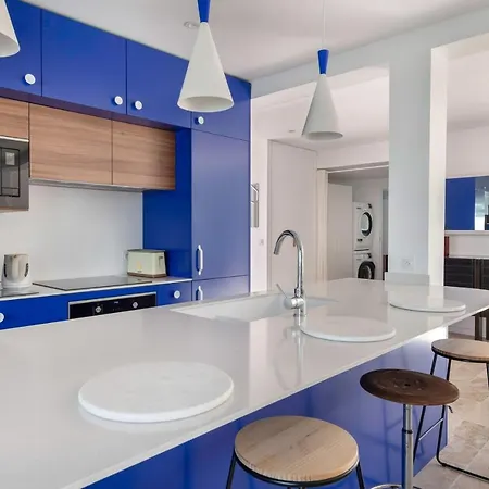 Maison Moderne Avec Jardin Pour 8 à *