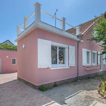 Maison Moderne Avec Jardin Pour 8 à *