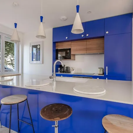 Maison Moderne Avec Jardin Pour 8 à *