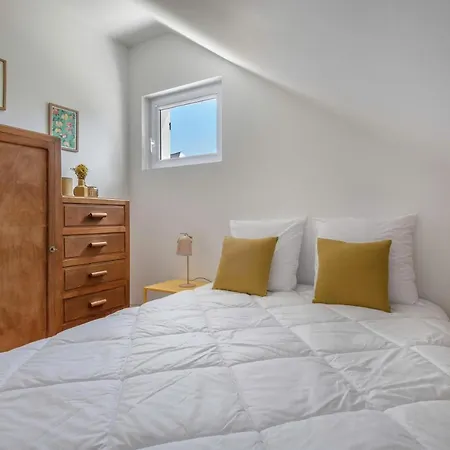 Maison Moderne Avec Jardin Pour 8 à *