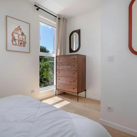 Maison Moderne Avec Jardin Pour 8 à *