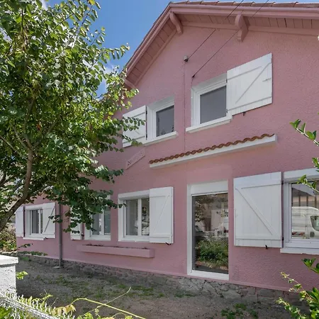 Maison Moderne Avec Jardin Pour 8 à *