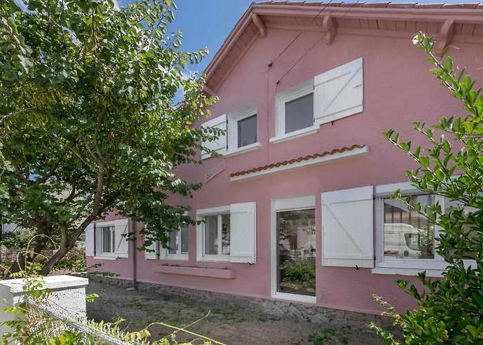 Maison Moderne Avec Jardin Pour 8 A *